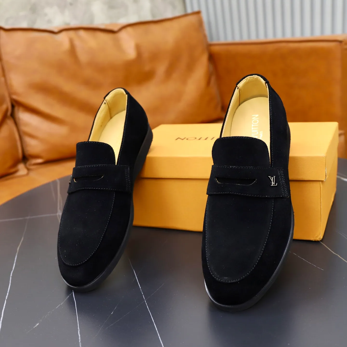 Ex-factory price: 442💰🙅‍♂️🙅‍♂️🙅‍♂️ Brand: LV Louis Vuitton Standard code: 38-44 (45 customized) Grade: Same as the official website Material: Original cow suede material stitching Comfortable and breathable cowhide lining Lightweight wear-resistant foam outsole Style category: Men's fashionable casual shoes Running sports shoes Distinguished luxury brand elements Top luxury color: actual picture color